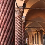 Bologna knurled columns