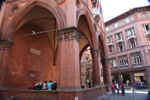 Bologna arches students