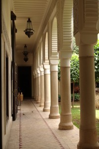 Villa des Orangers columns