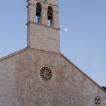 Vïs church moon
