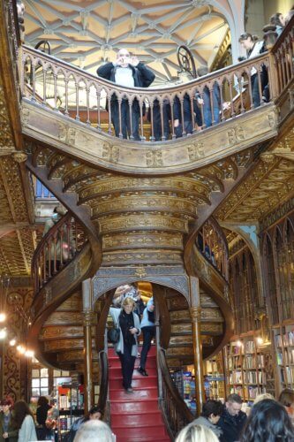 Livraria Lello interior stairs