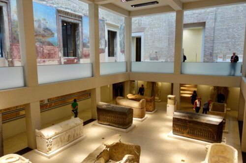 Neues Museum tombs
