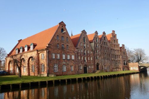 Lübeck boat tour houses