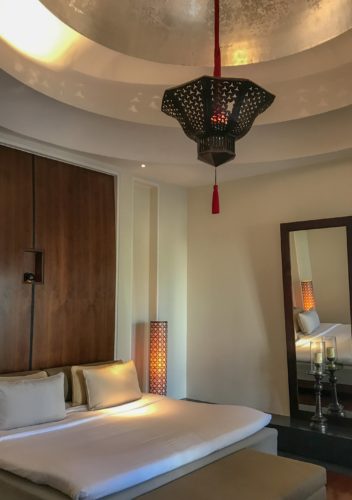 Chedi_Muscat Master Suite chandelier