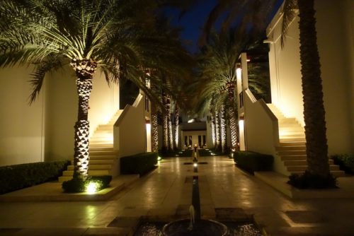 Chedi_Muscat walkway at night