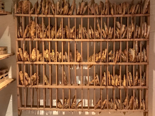 Restaurant Tubladel  bread rack