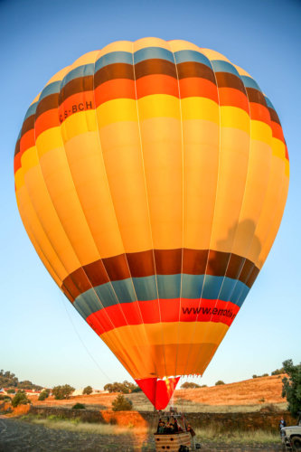 Monsaraz balloon liftoff