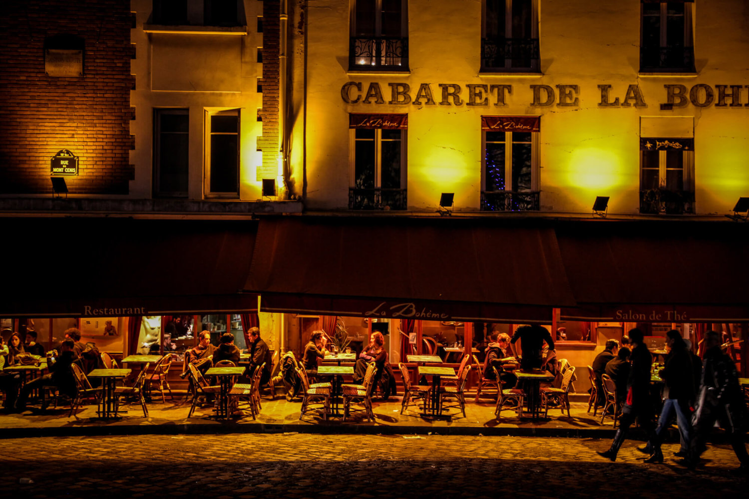 restaurant at night in Montmartre