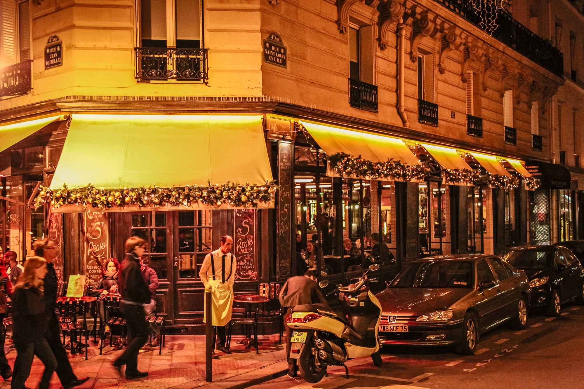 Cafe Saint Regis Paris at Christmas time