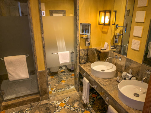 Grande Real Villa Italia suite bathroom